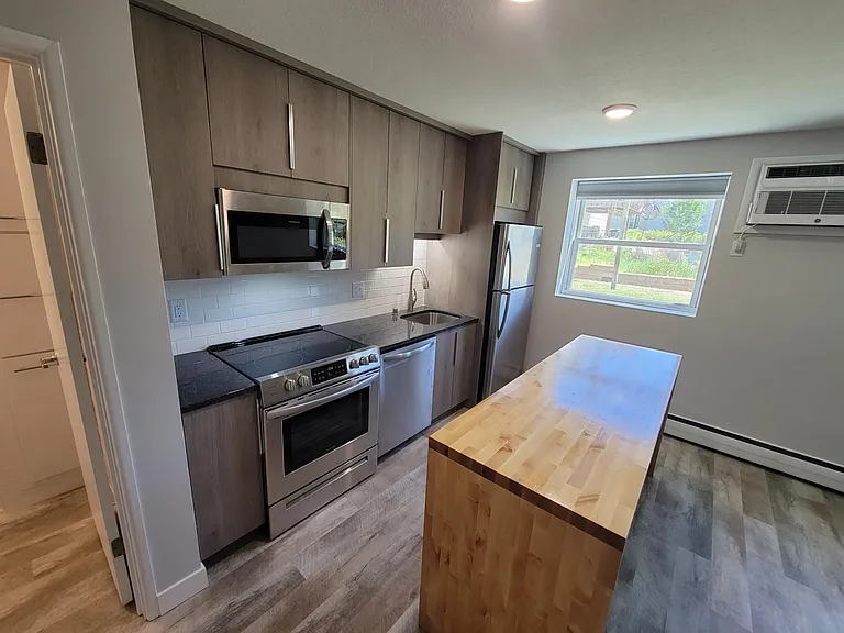 322 2nd St NE #103 — Photo 1