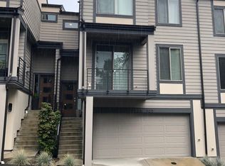 2966 76th Pl SE UNIT 103, Mercer Island, WA 98040