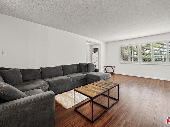 3rd image of 1525 N Hayworth Ave APT 102