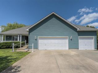 911 Melrose St, Paola, KS 66071