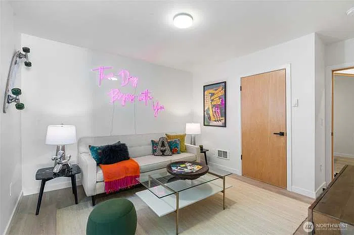 1 bed, 700 sqft, $2,250 — Photo 2