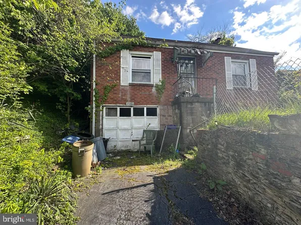 2760 Glenny Ln, West Mifflin, PA 15122
