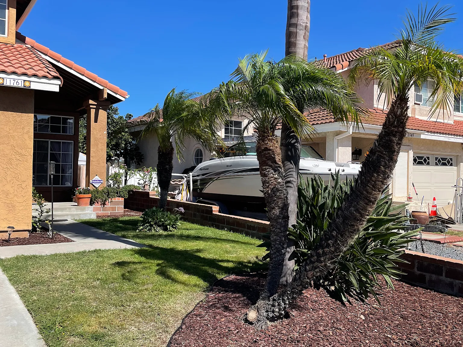 4 bed, 2102 sqft, $4,800 — Photo 3