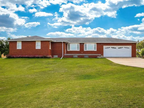 14059 290th St, Donahue, IA 52746