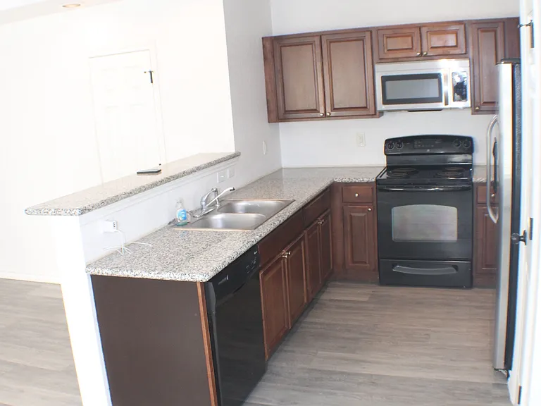 5022 Flipper Dr — Photo 5