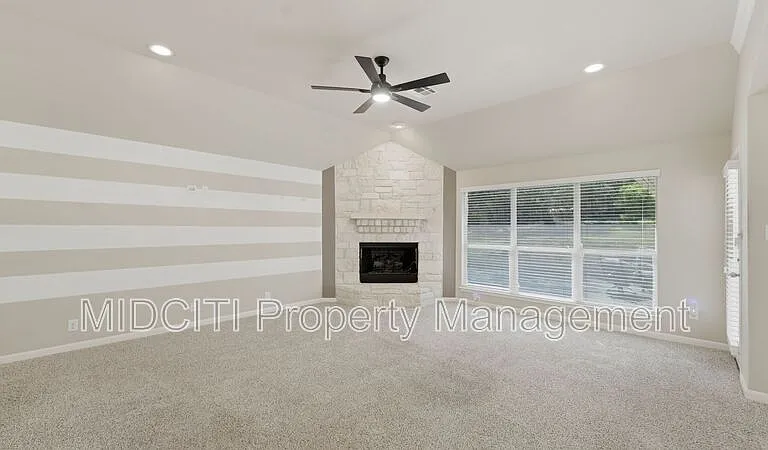 842 Santa Cruz — Photo 17