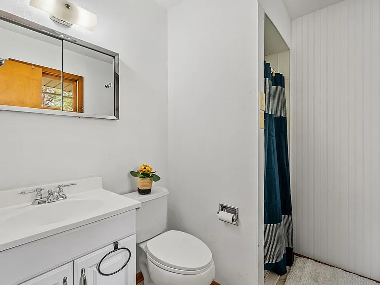 1416 University Dr — Photo 22