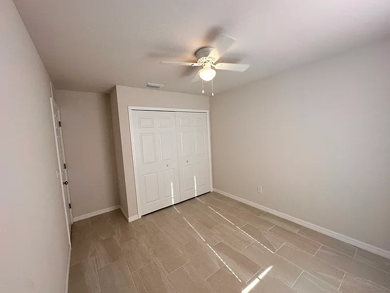 1421 NE 8th Pl — Photo 6