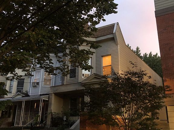 2nd image of 610 E 181st St