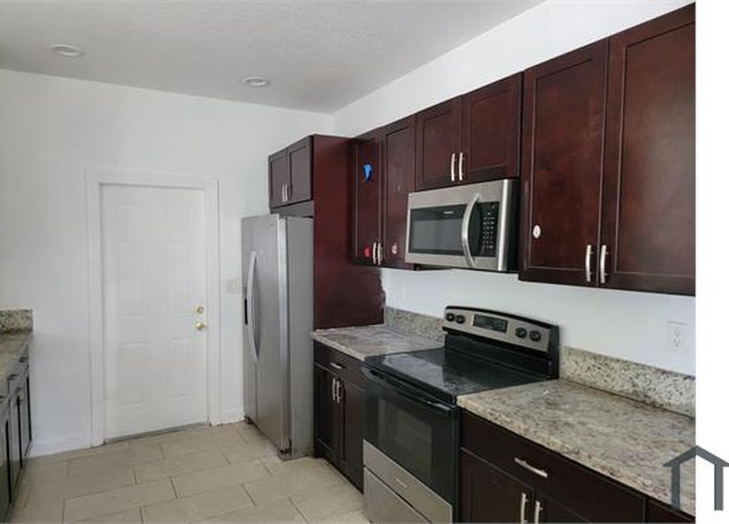 2480 NW 4th Ct, photo 8