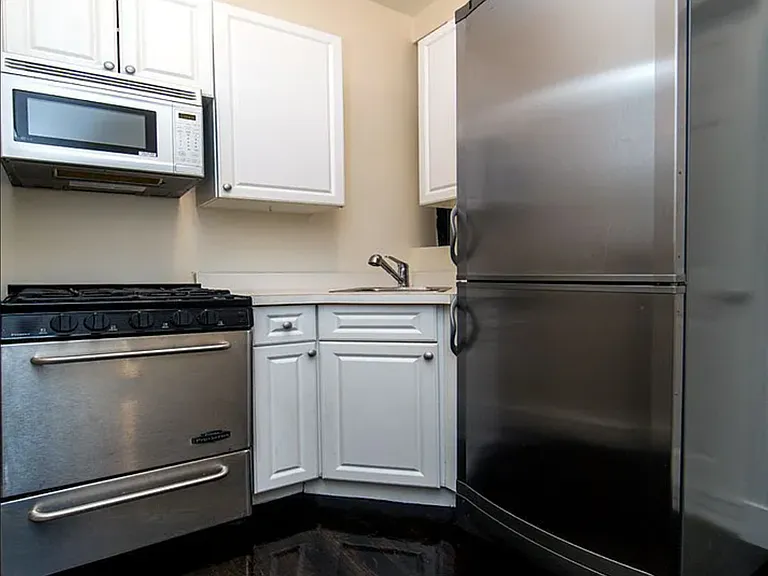 419 E 82nd St #1B — Photo 2