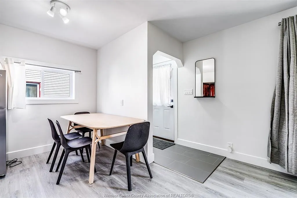 4 bed, $2,250 — Photo 2