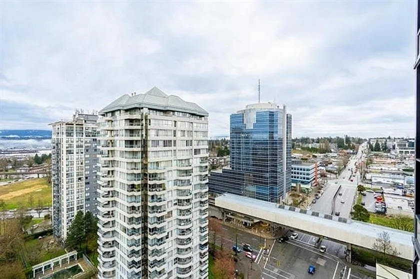3 bed, 760 sqft, $2,400 — Photo 3