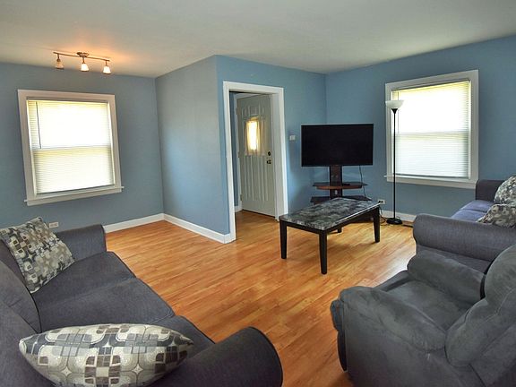 4th image of 2156 Emerson Ave