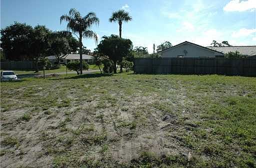 2nd image of 7952 Saint Andrews Rd