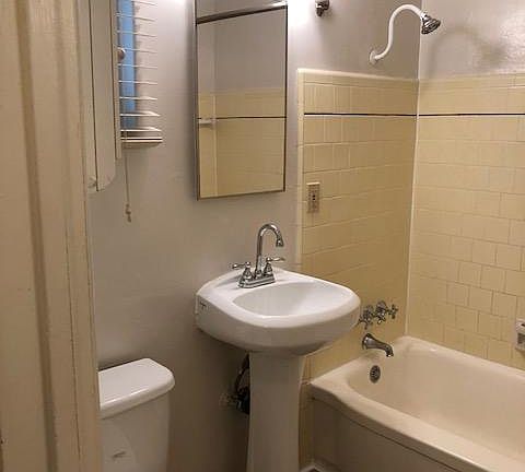 5th image of 352 W Main St APT A