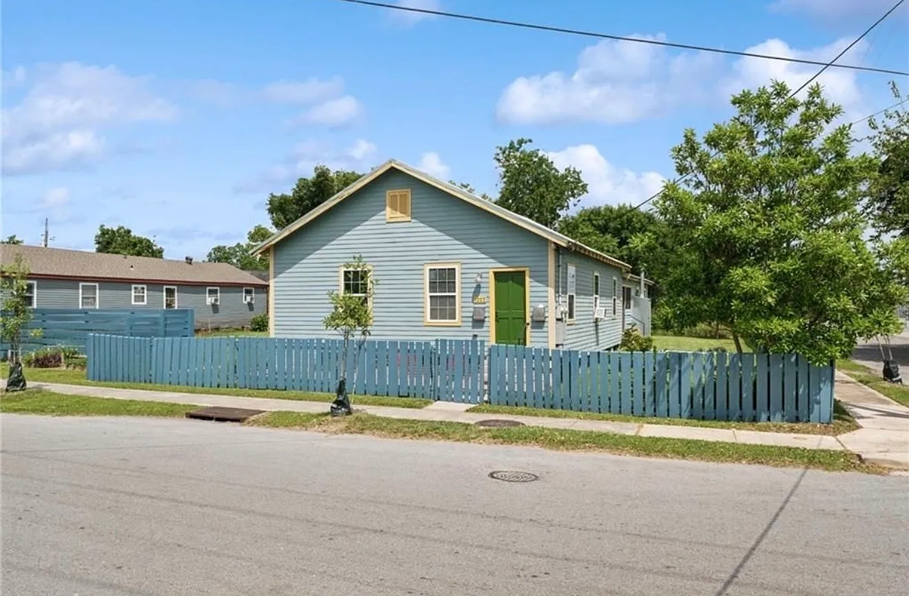 3 bed, 1302 sqft, $1,800 — Photo 1