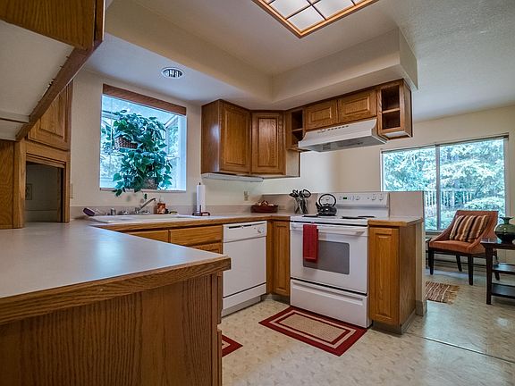 Kitchen/nook (model home)