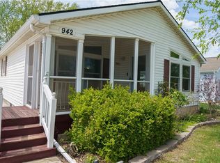 942 NE White Oaks Ln, Oak Grove, MO 64075