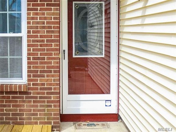3rd image of 12 Delaware Ct