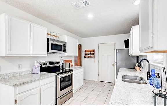 4th image of 1712 Becker Dr