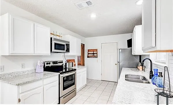 1712 Becker Dr — Photo 4