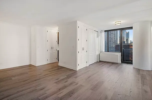 Rented by New York Casas Ltd. | media 22