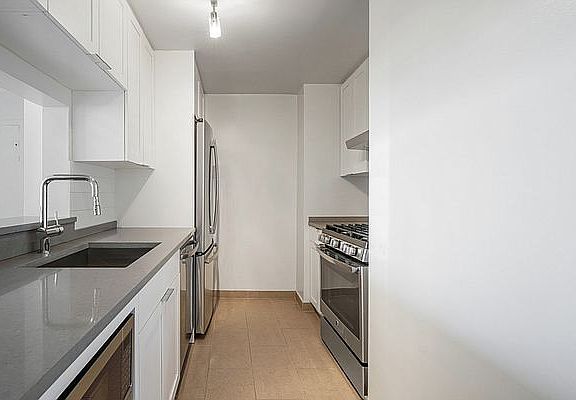 3rd image of 1 Columbus Pl APT S35h