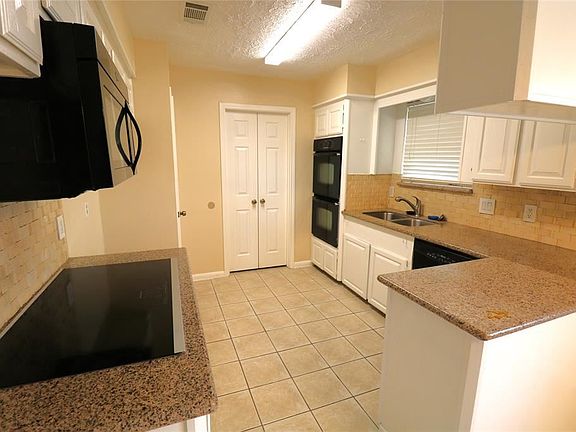 5th image of 3126 N Park Dr