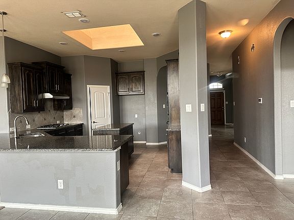 4th image of 19 Oakridge Ln