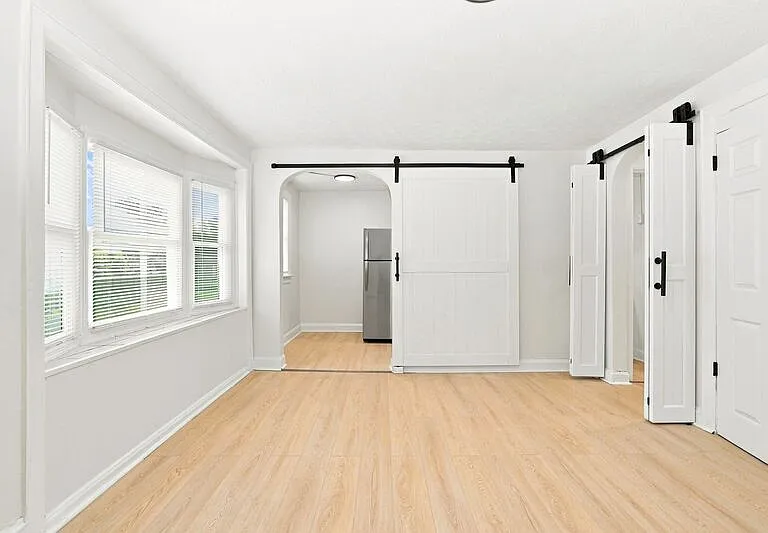 397 Catherine St #1 — Photo 5