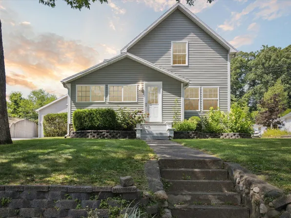 1232 W Main St, Ionia, MI 48846