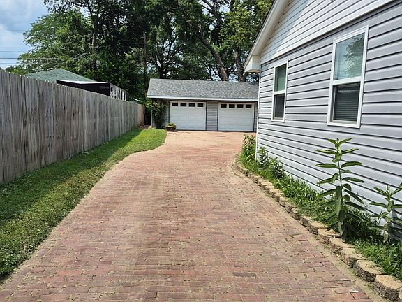 4th image of 70 N Hillcrest Ave