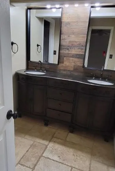 2204 Oakdale Dr — Photo 12
