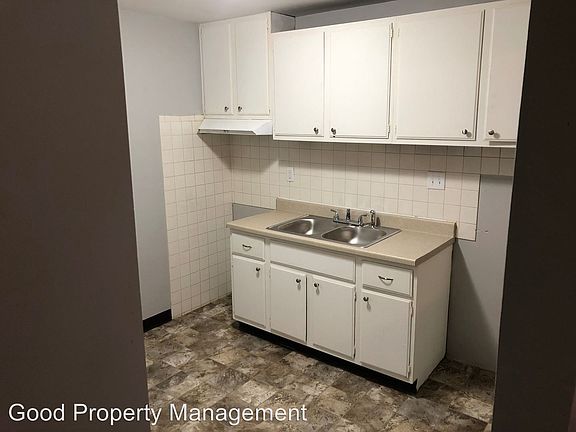 3rd image of 558 27th St APT 28B
