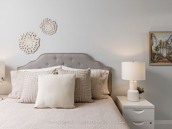 4th image of 46 Western Battery Rd #809