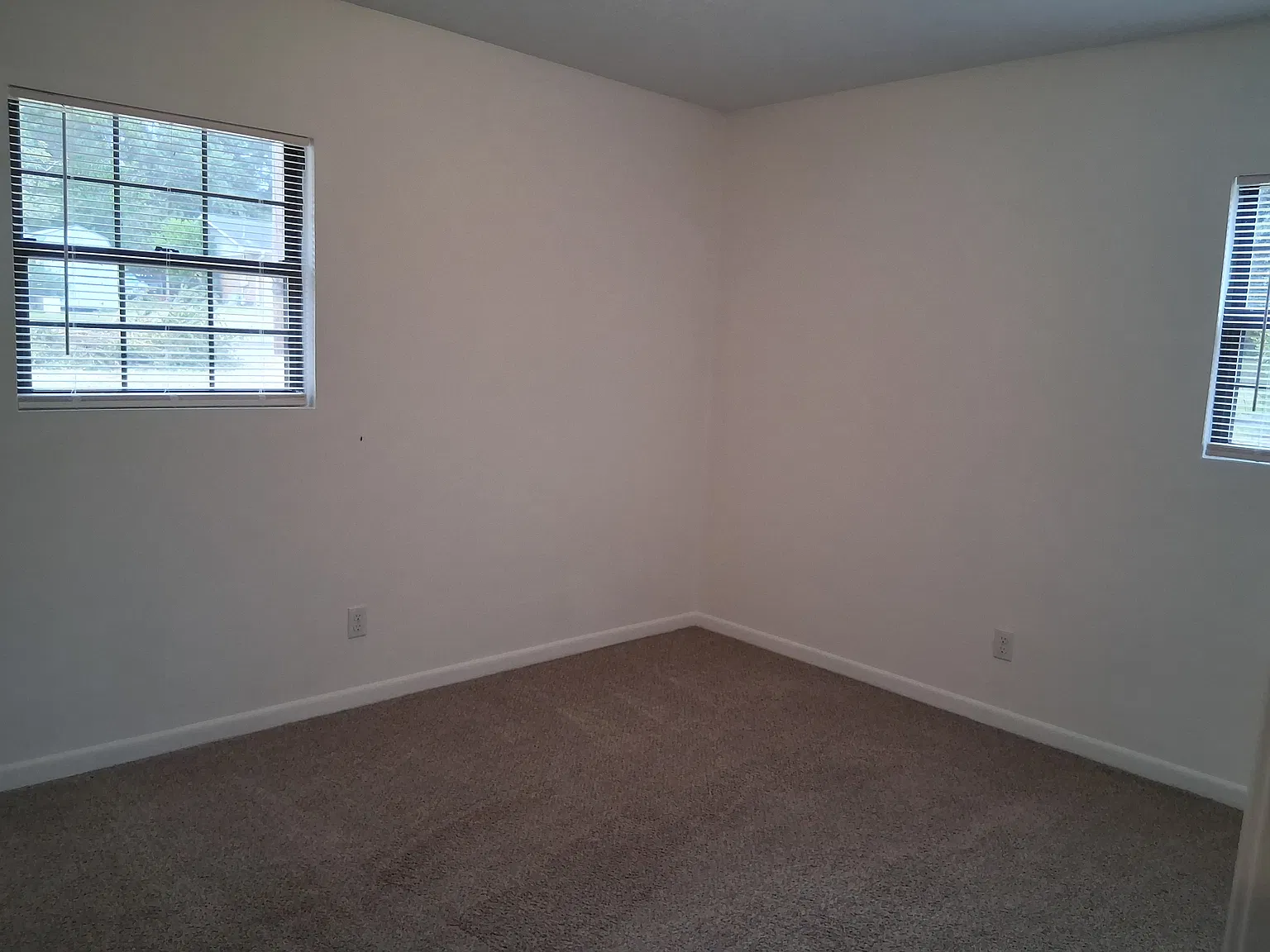 3 bed, 1.5 bath, 1176 sqft, $1,200 — Photo 4