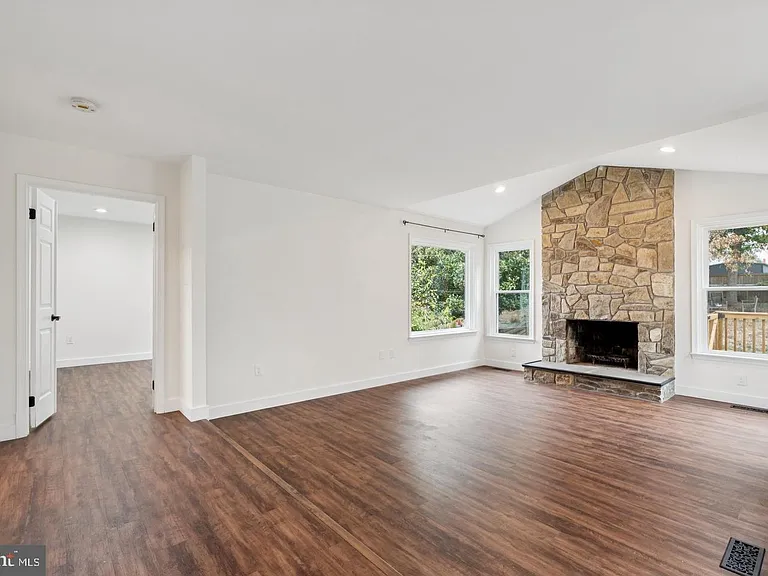 1291 Mason Mill Ct — Photo 12