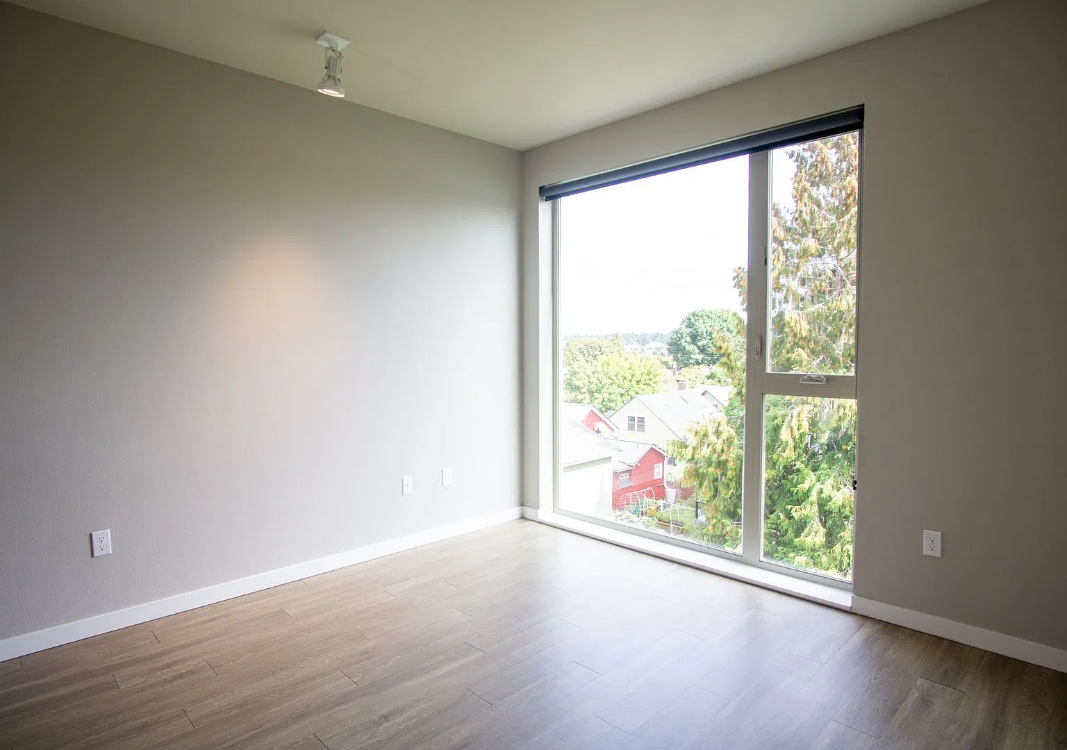 Top Floor Modern Studio w/ W&D, D/W, and Condo Finishes! — Photo 3