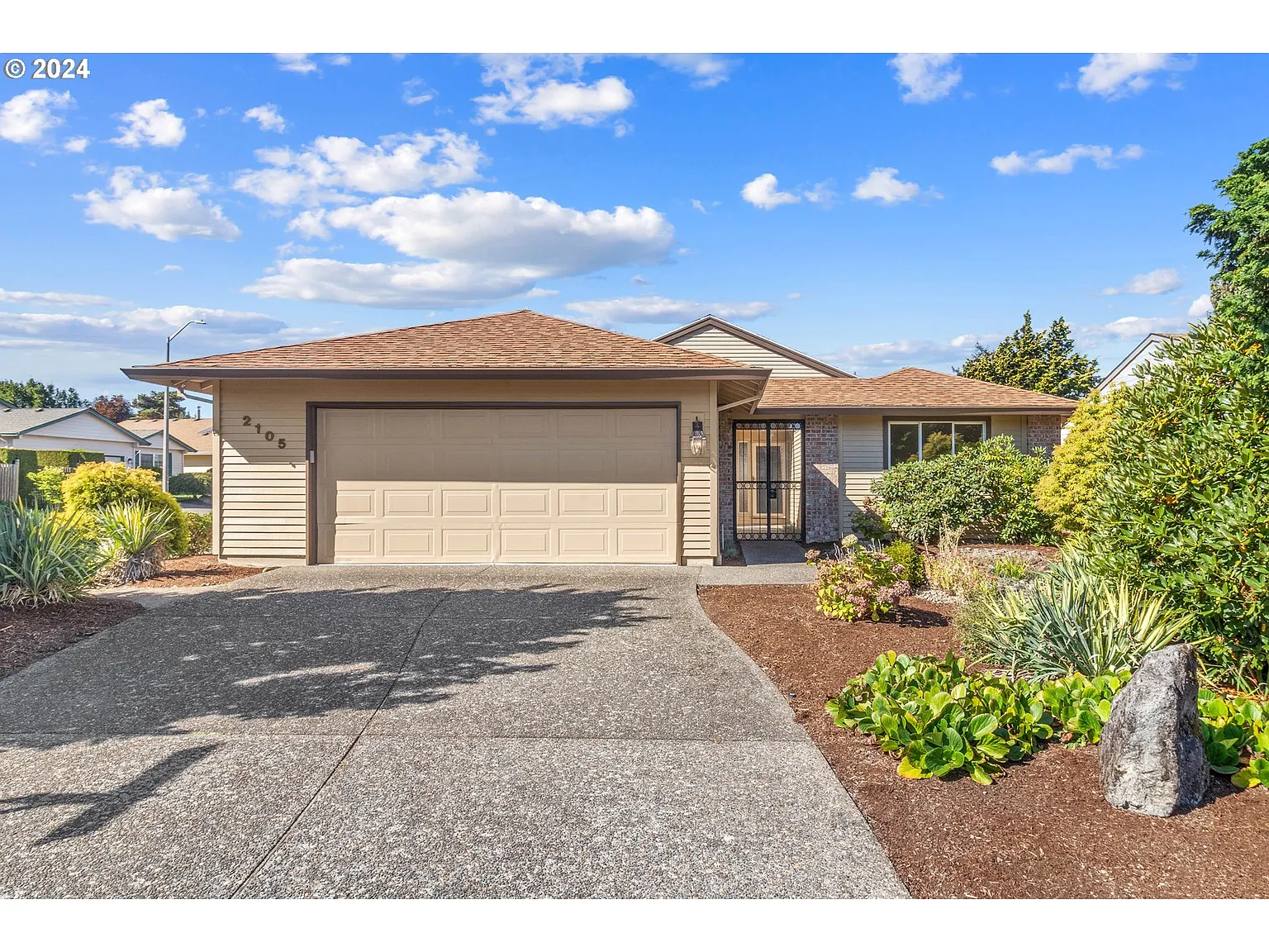 2105 NE 158th Ave photo 1