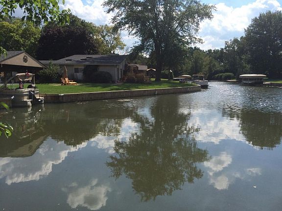 2nd image of 9716 Beverly Dr