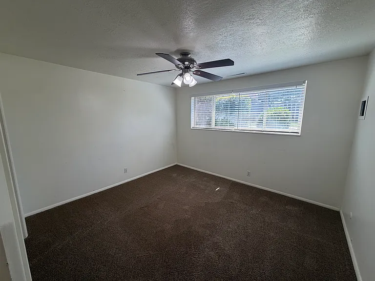 166 N 400 E #166 — Photo 8