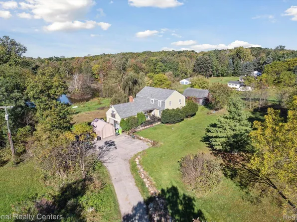 27293 Martindale Rd, South Lyon, MI 48178