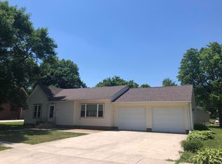 409 S Summit Ave, Bancroft, IA 50517