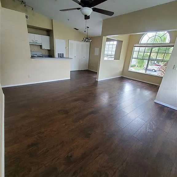 Columbia Arms Cir — Photo 6