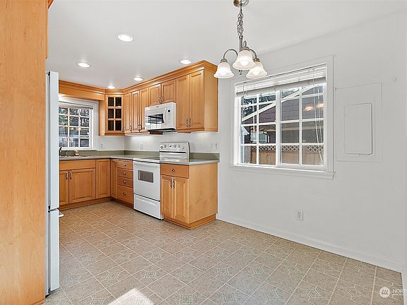 5th image of 8415 E E Street