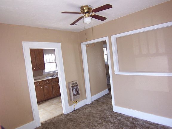 Living Room Into Kitchen