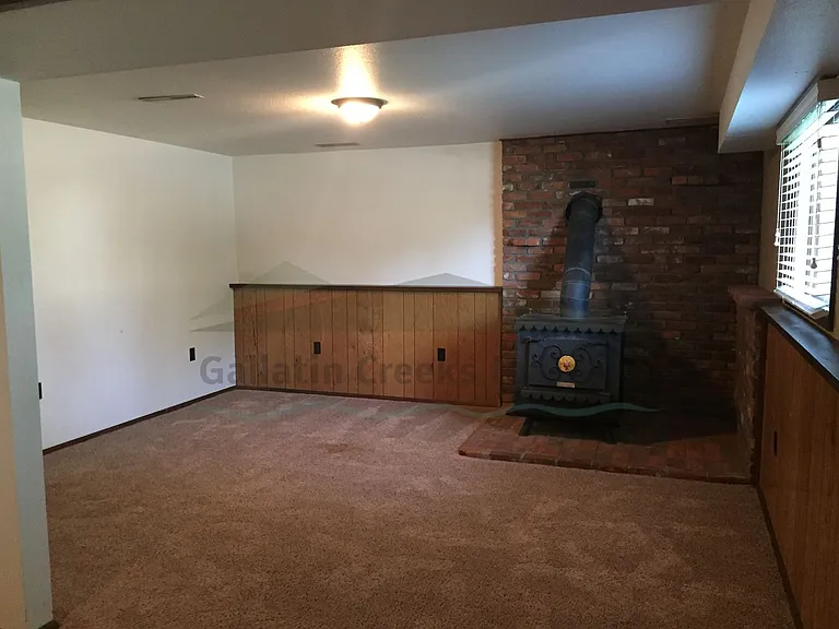 410 Henderson St — Photo 16