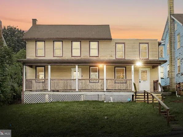 865 Market St E, Mount Wolf, PA 17347