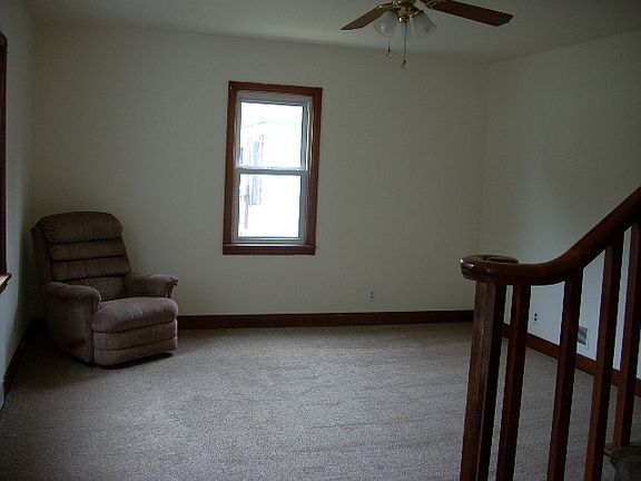 3rd image of 407 Dixon St
